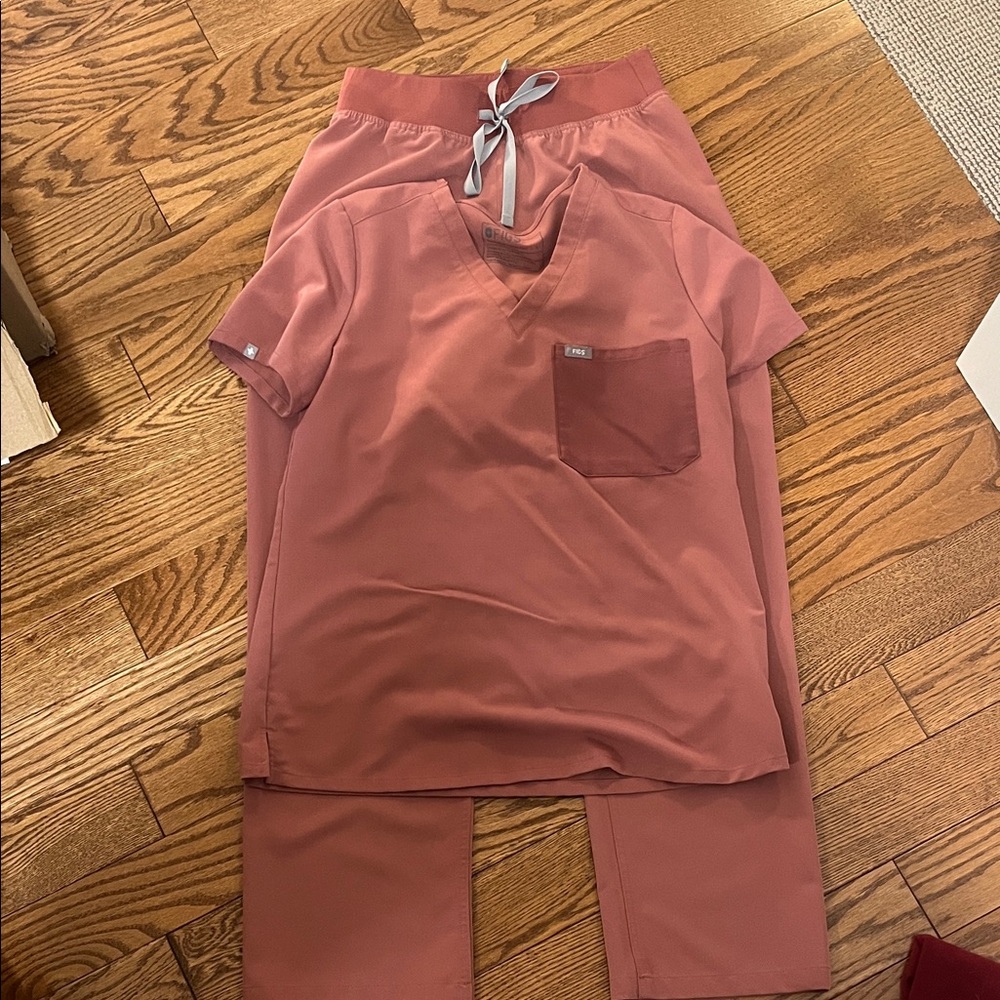 Figs Women's Scrub Set in Dusty Rose